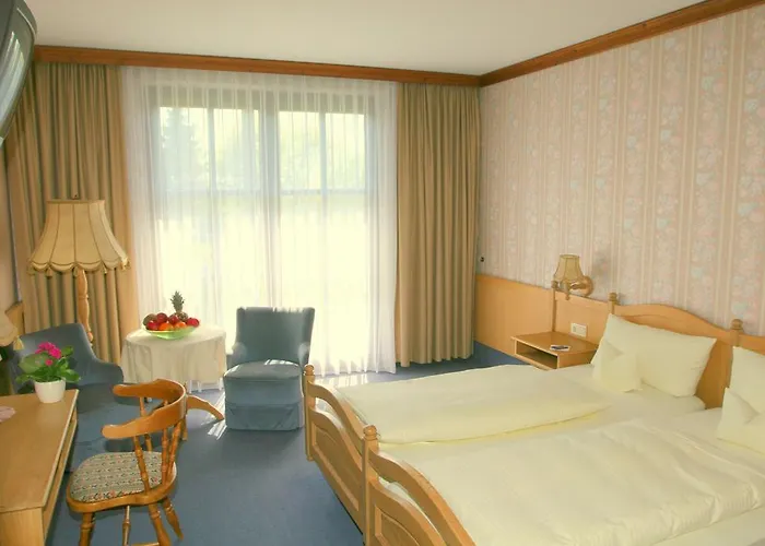 Krone Am Park - Gaestehaus Des Krone Hotell